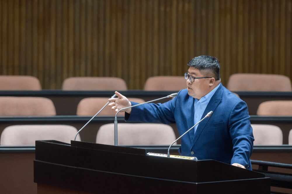 照片來源：蔡易餘臉書