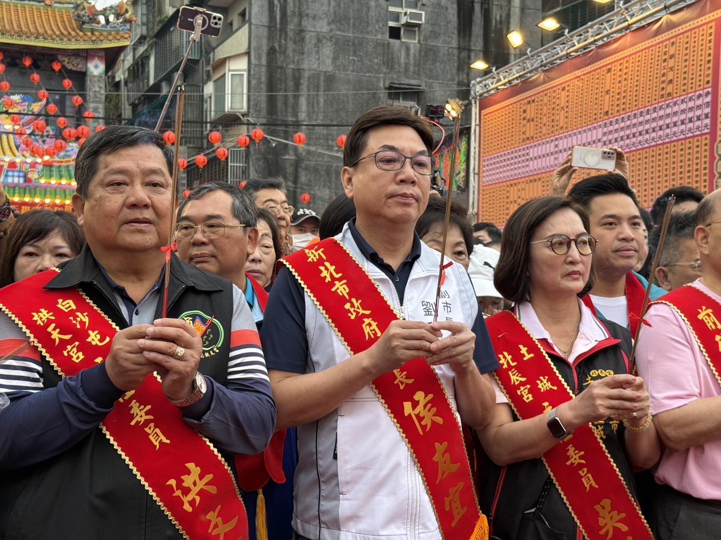 劉和然披「市長」彩帶點燃起馬砲　恭迎白沙屯媽祖駐駕北辰宮 31