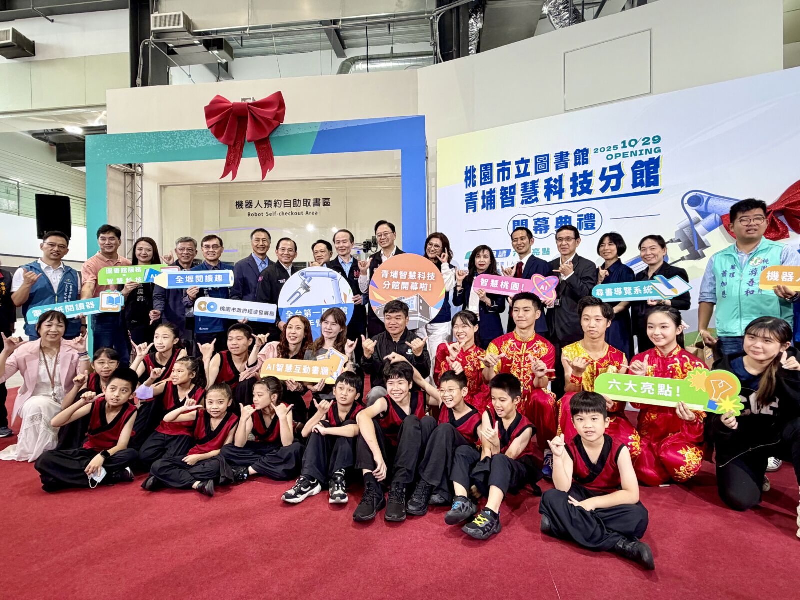 【有影】六大亮點打造科技閱讀體驗 桃市圖青埔智慧科技分館啟用 12 CNEWS195251030a03