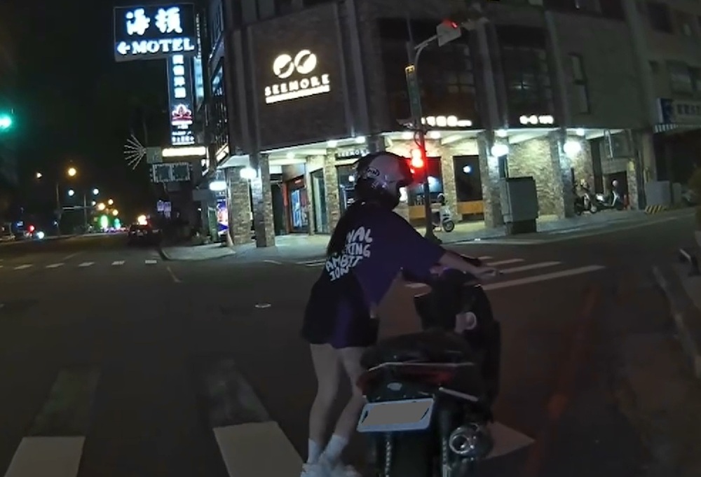 嗆反正你們也抓不到我 20歲女深夜涉騎翹牌噪音車 5 cnews204251031a13