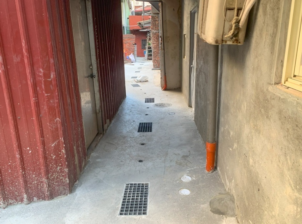 10個月15次勘查 住戶自拆違建接管後巷不再有臭味 222 cnews204251103a02