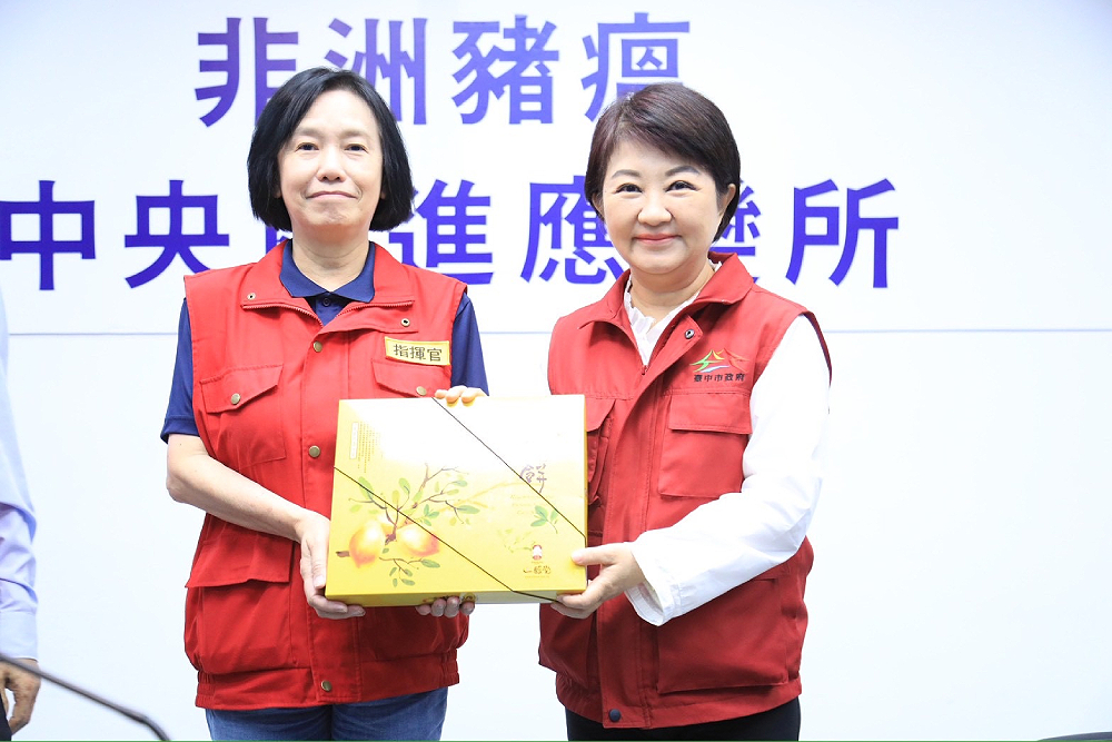 杜文珍、盧秀燕互贈2物盼非洲豬瘟「清零」　何欣純籲農業部2件事 9