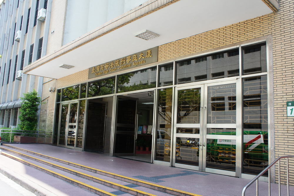 酒醉客攻擊員警被壓制成姿勢性窒息 5員警2審仍無罪 酒醉客攻擊員警被壓制成姿勢性窒息 5員警2審仍無罪