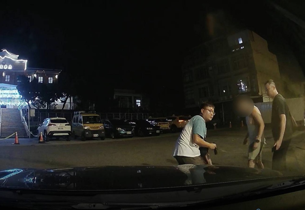 投資虛擬貨幣被騙逾200萬元 南投警埋伏逮兩詐欺車手 12 cnews204251105a07