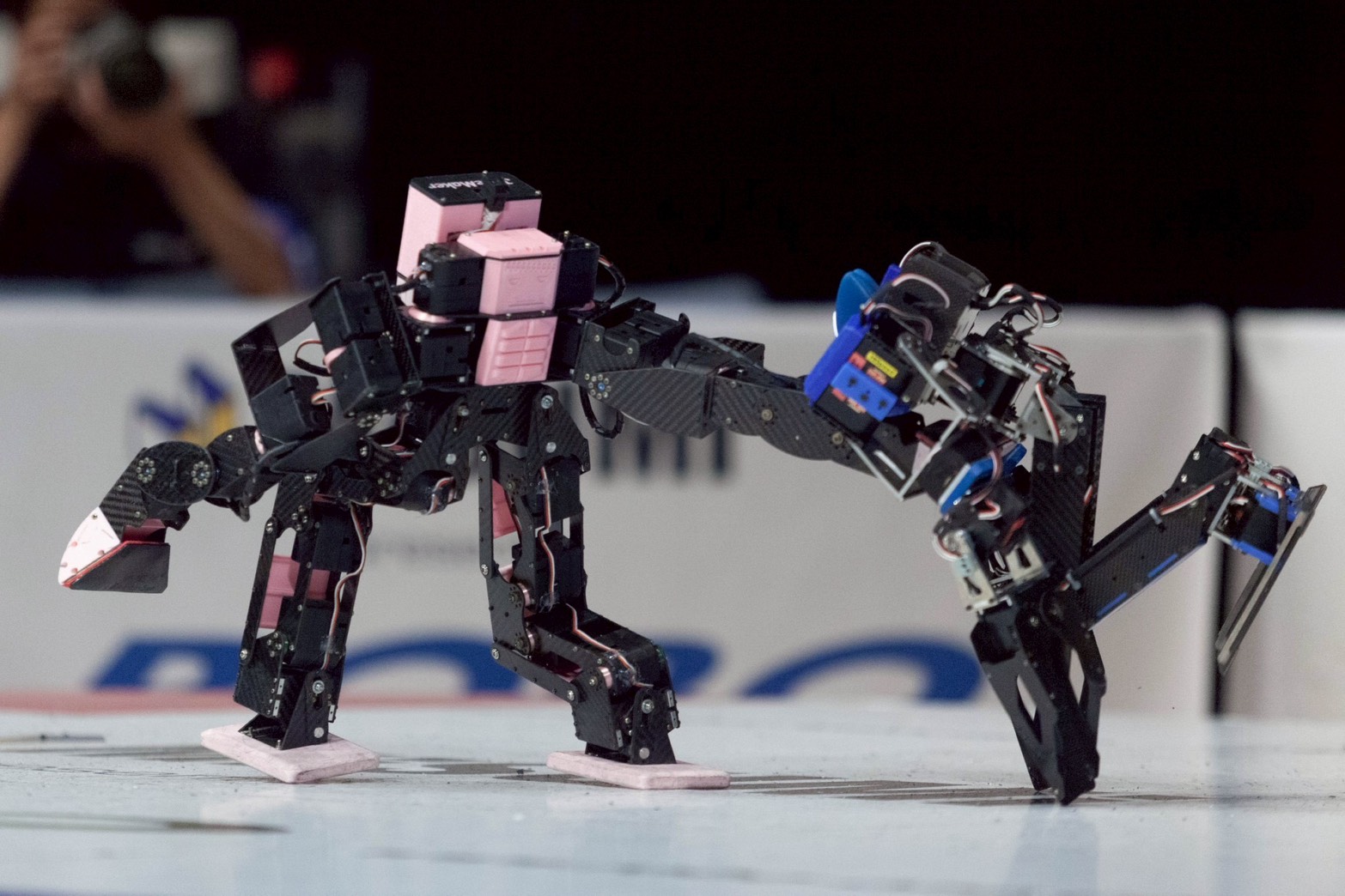 【有影】【台灣之光2-1】兄弟檔揚威日本 自製機器人ROBO-ONE大賽奪佳績 4 【有影】【台灣之光2-1】兄弟檔揚威日本 自製機器人ROBO-ONE大賽奪佳績 3