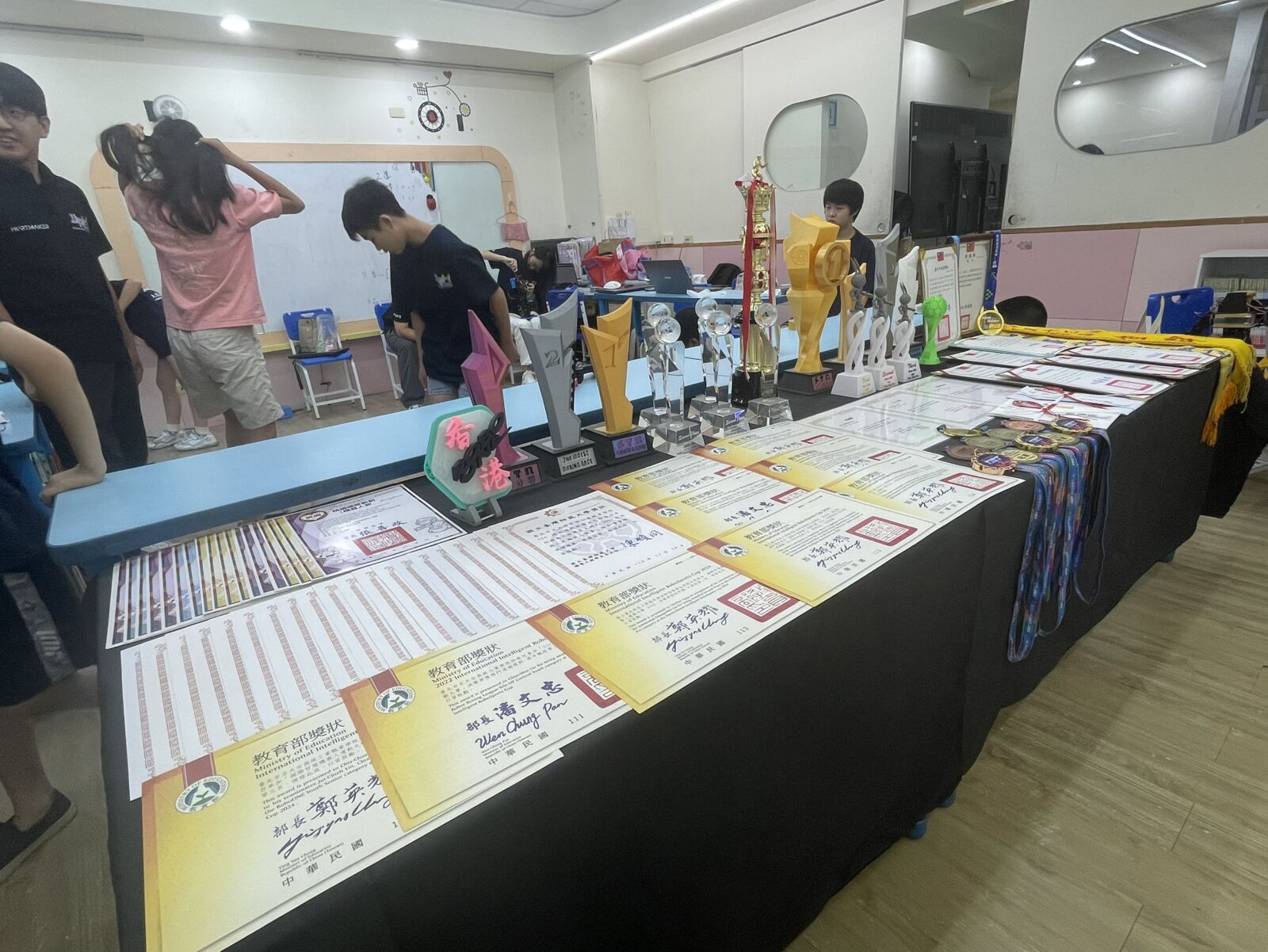 【有影】【台灣之光2-1】兄弟檔揚威日本 自製機器人ROBO-ONE大賽奪佳績 8 【有影】【台灣之光2-1】兄弟檔揚威日本 自製機器人ROBO-ONE大賽奪佳績 7