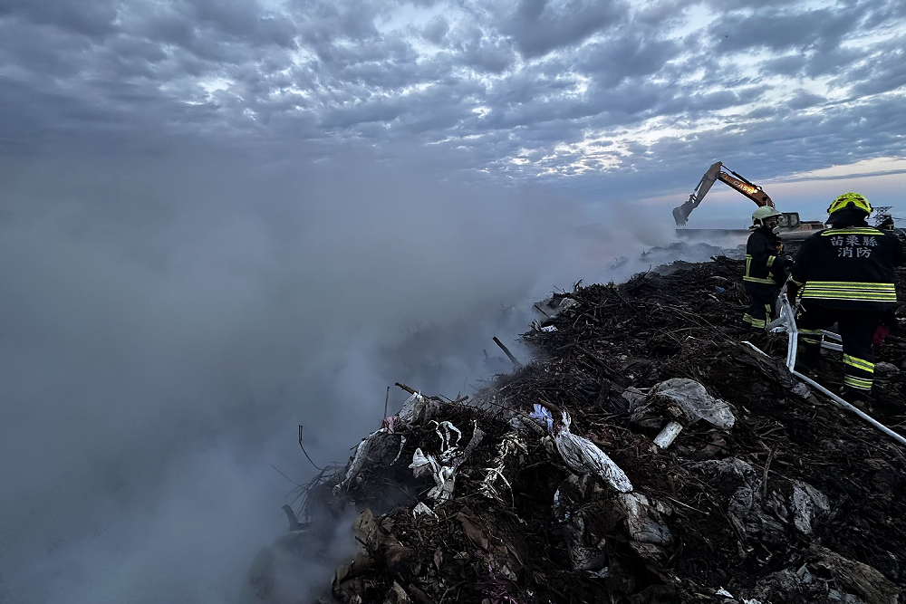 苗栗西山垃圾場2個月內4度火警　鍾東錦：再燒就重罰 3