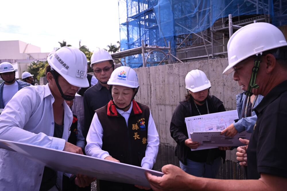 會勘花蓮新建圖書館工程　徐榛蔚預告明年底將完工啟用 21