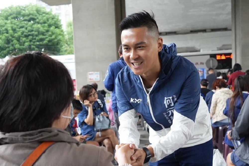 何元楷提醒普發一萬上路小心防詐　網歪樓太像彭于晏才被盜照片 11