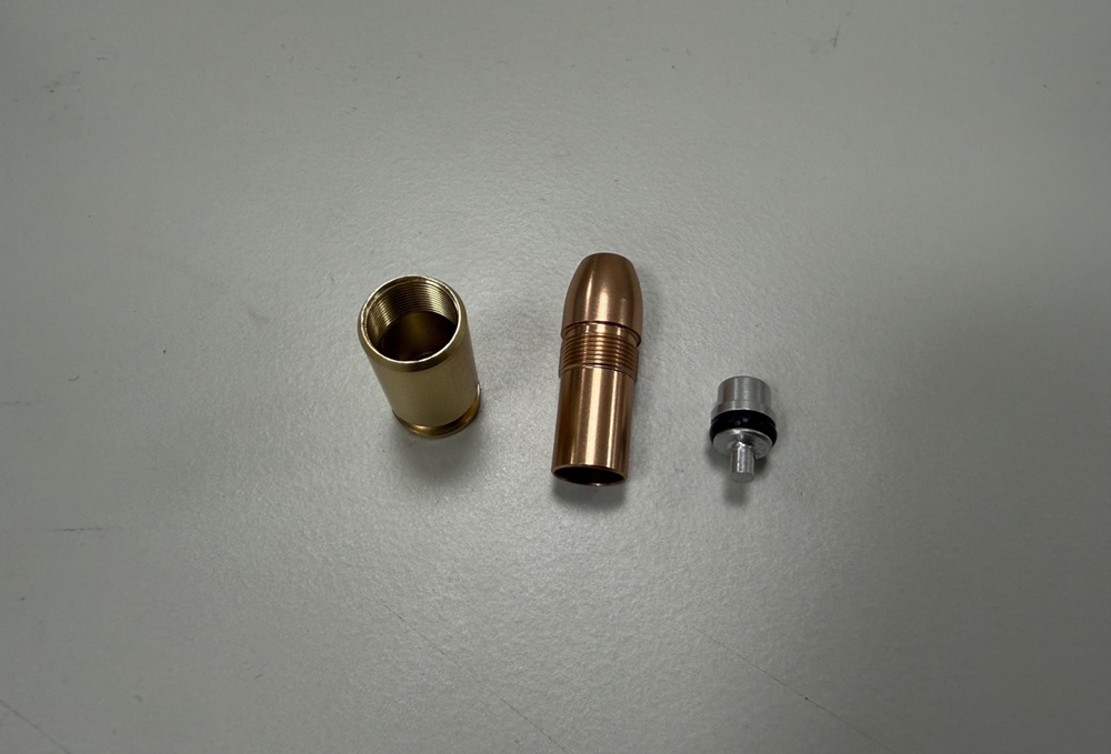 宮廟前掏槍討債 24歲男喊冤純拍影片假槍賺流量 20 cnews204251107a17