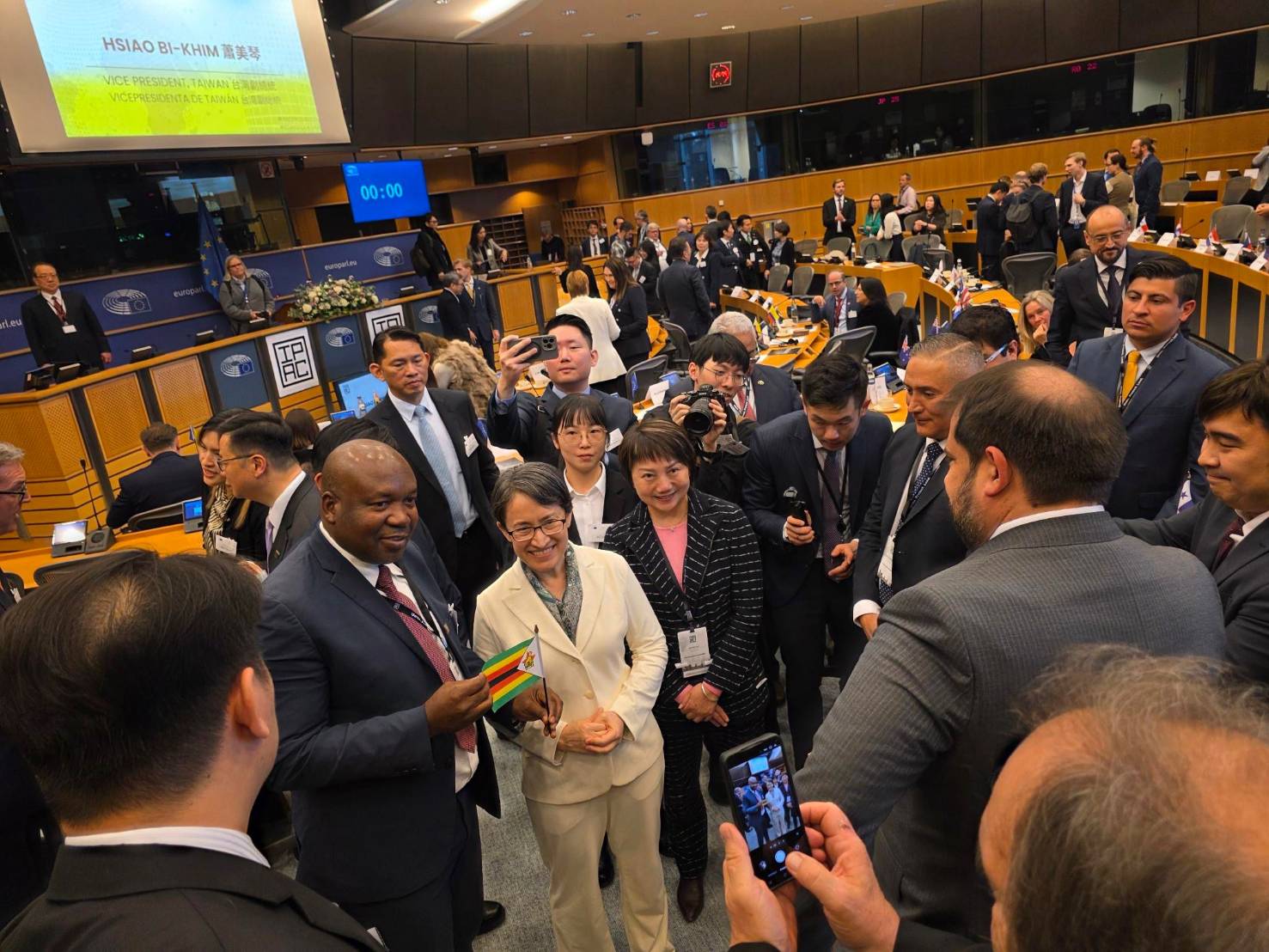 蕭美琴現身歐洲議會演說　范雲：國際挺台來到新高度 3