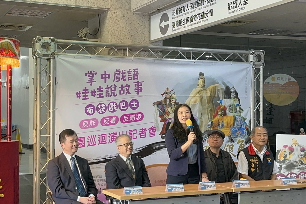 掌中戲語、娃娃說故事 花檢開啟傳統布袋戲校園巡演 掌中戲語、娃娃說故事 花檢開啟傳統布袋戲校園巡演