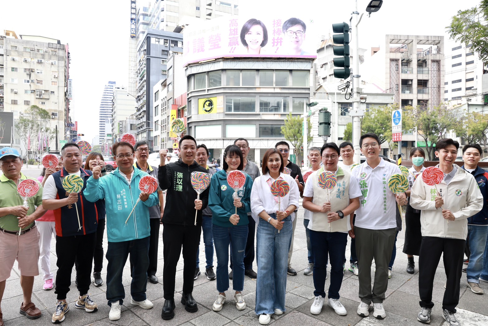 邱議瑩攜手陳其邁子弟兵　換新看板宣告接棒拚高雄 7