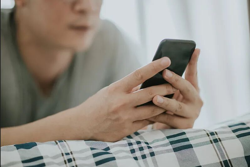 恐怖同事示愛被打槍瘋狂騷擾 亮保險套「暗示來一下」判賠10萬 恐怖同事示愛被打槍瘋狂騷擾 亮保險套「暗示來一下」判賠10萬