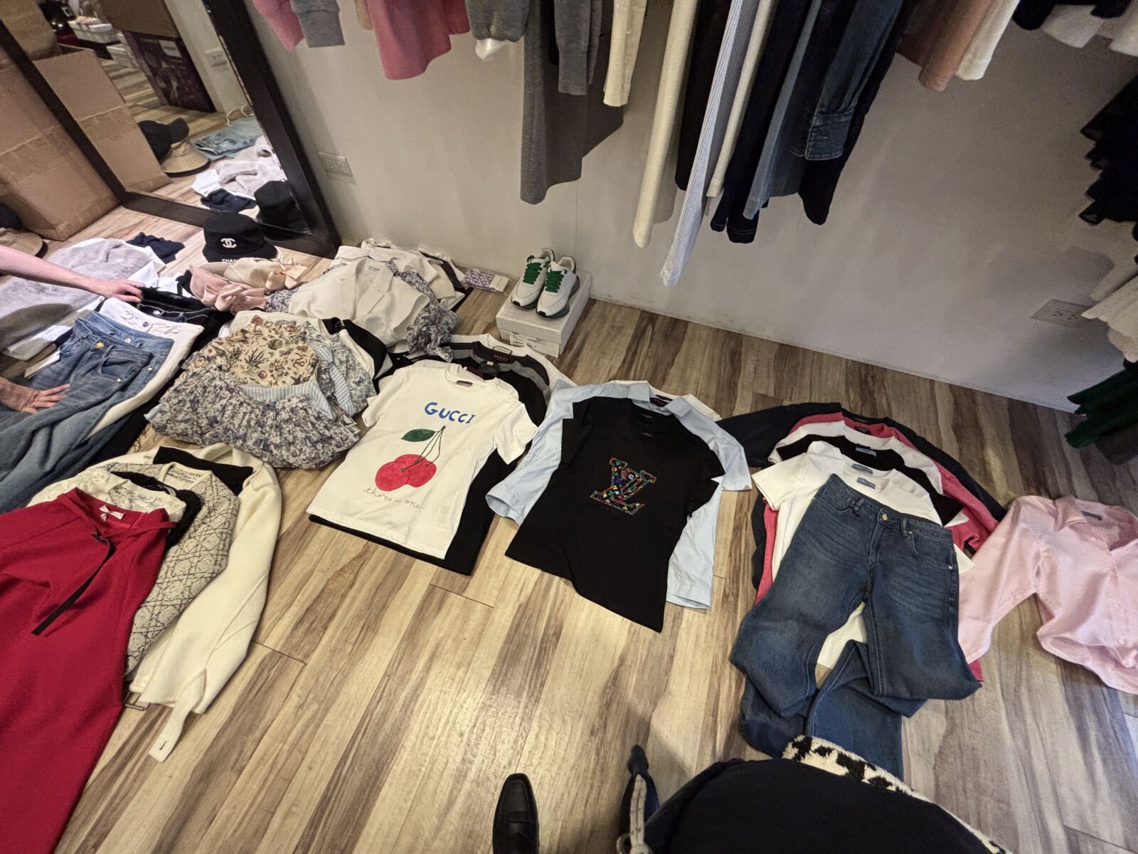 東區2家奢侈精品店全是假貨　中國進口高仿品月營業額破百萬 75