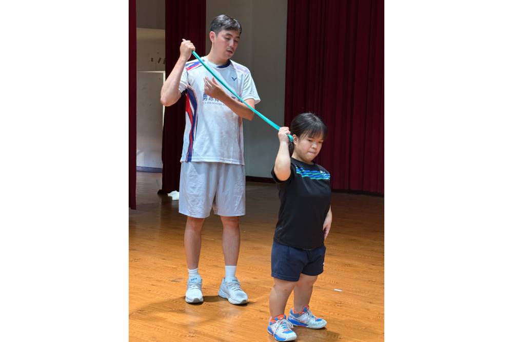 溫暖領航、揮出堅毅　鄭竣逸、范榮玉的羽球生命課 9
