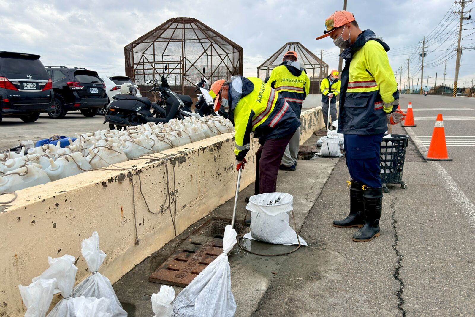 嚴防豪雨強風　陳其邁視察整備永安北溝排水系統 3