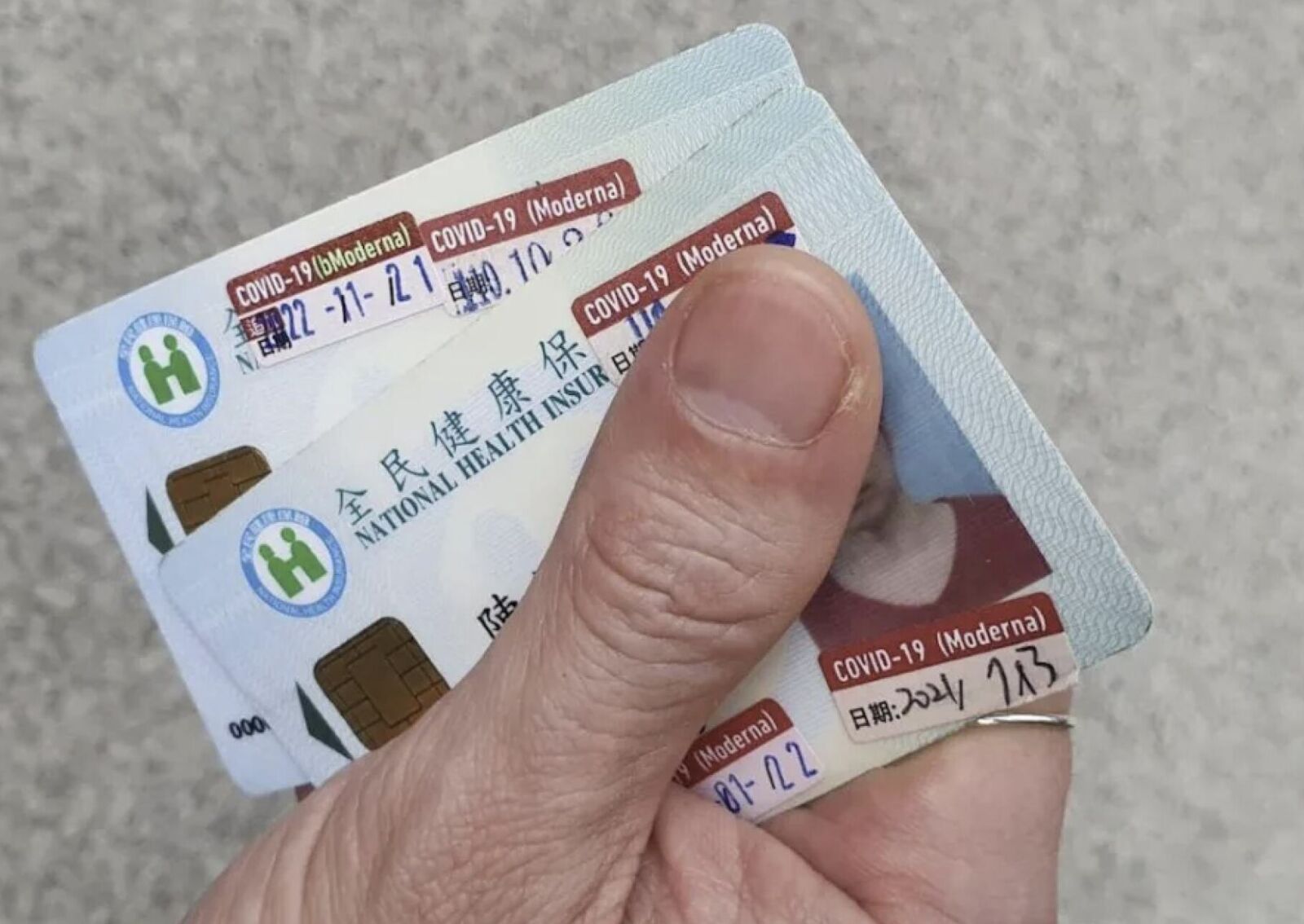 鳳凰颱風雖快閃仍致災 健保宣布開放「無健保卡就醫、領藥」 16