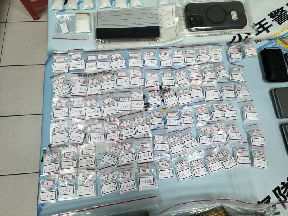 超萌緝毒犬立功 警破獲毒品大盤商搜索倉庫全靠牠 31 cnews204251113a10