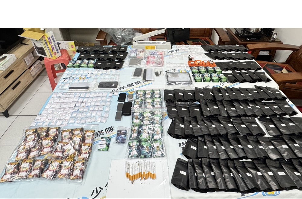 超萌緝毒犬立功 警破獲毒品大盤商搜索倉庫全靠牠 33 cnews204251113a09