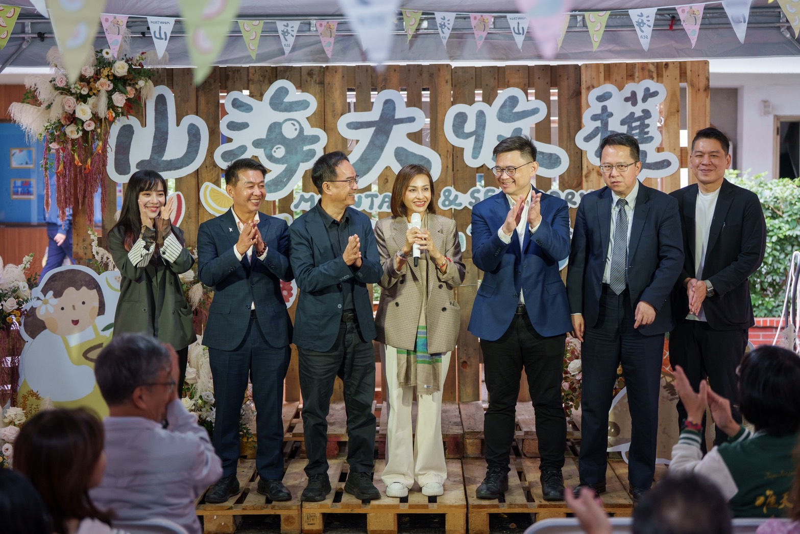 邱議瑩辦高雄農漁產盛典熱鬧滾滾　柯志恩現身捧場 15