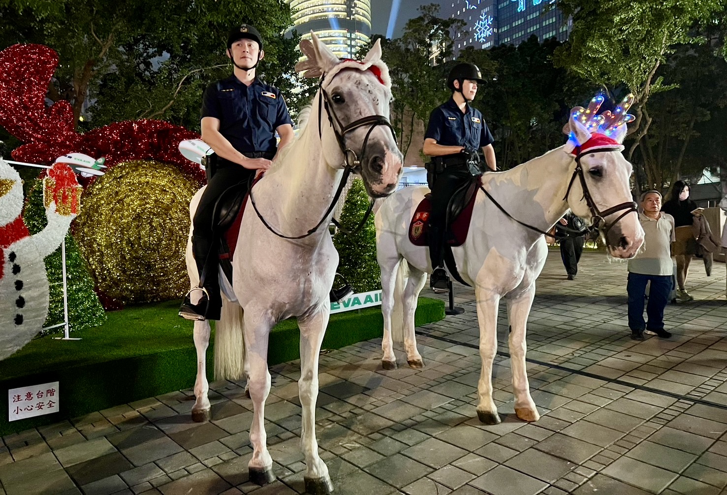 新北耶誕城晚間7點熱鬧開城　警方智能執法守護民眾安全 43