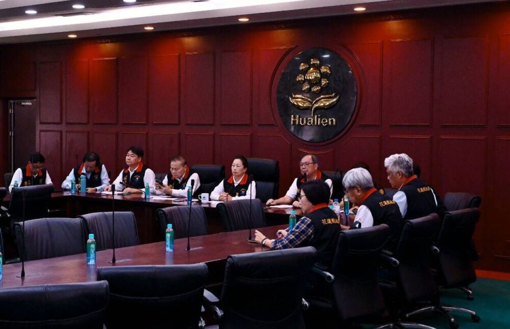 花蓮縣府提醒3鄉鎮維持紅色警戒　萬榮、鳳林啟動重機清淤 7