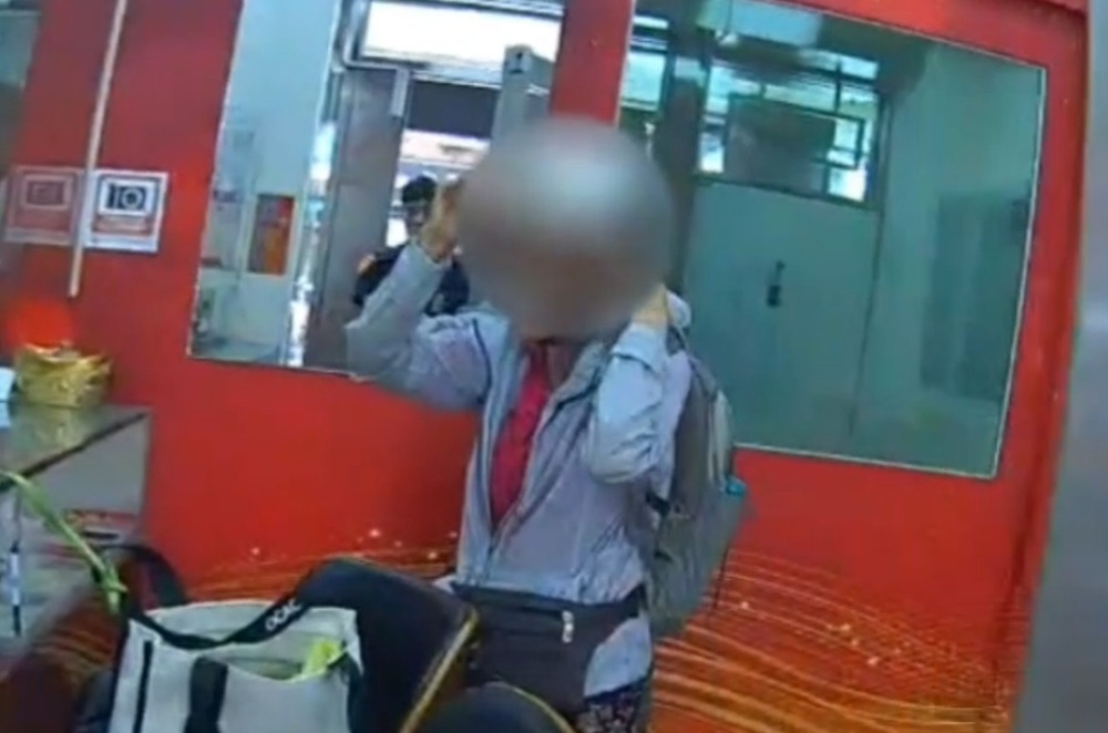 誤信網路假黃仁勳送書活動 銀樓老闆與警聯手救回200萬元 7 cnews204251114a06