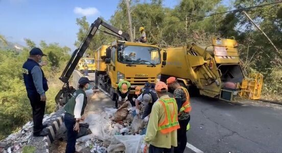 月世界遭傾倒廢棄物　邱議瑩：提案修法全面重罰「讓犯嫌傾家蕩產」 9
