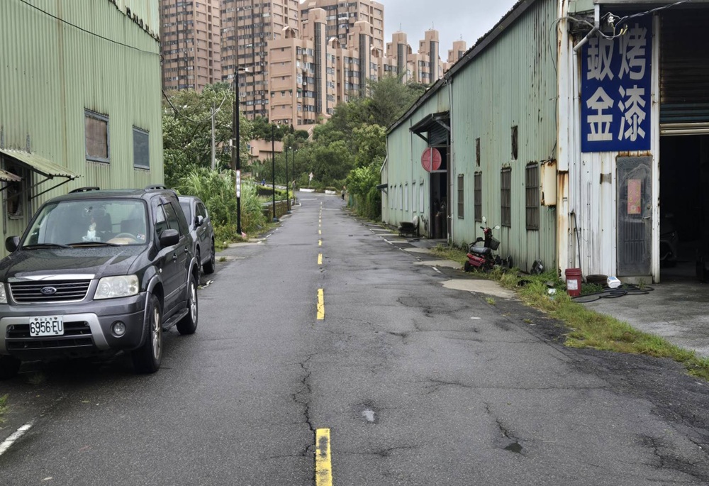 立院刪預算影響三芝人行道改善計畫 鄭宇恩催市府優先整平側溝 32 248251117a07