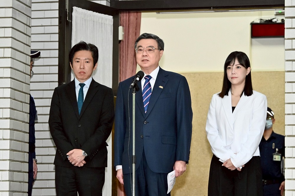 批藍白惡修財劃法抽血、弱化中央　卓榮泰怒轟：拿錯藥硬逼政府吞 11