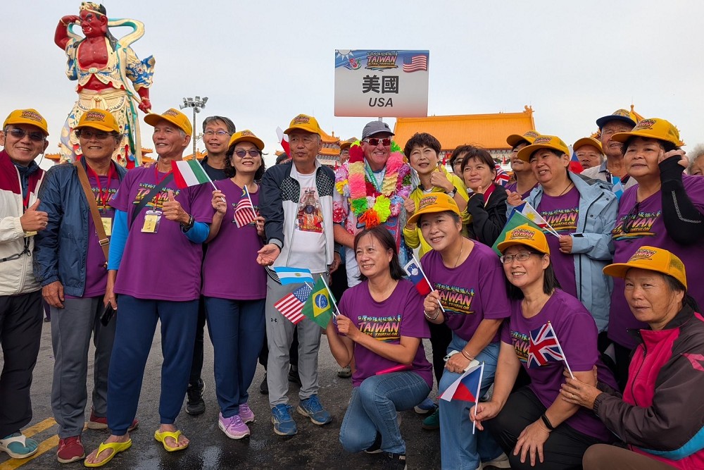 陪跑極限鐵人Brad Kelley最後一哩路　陳亭妃向生命鬥士致敬 7