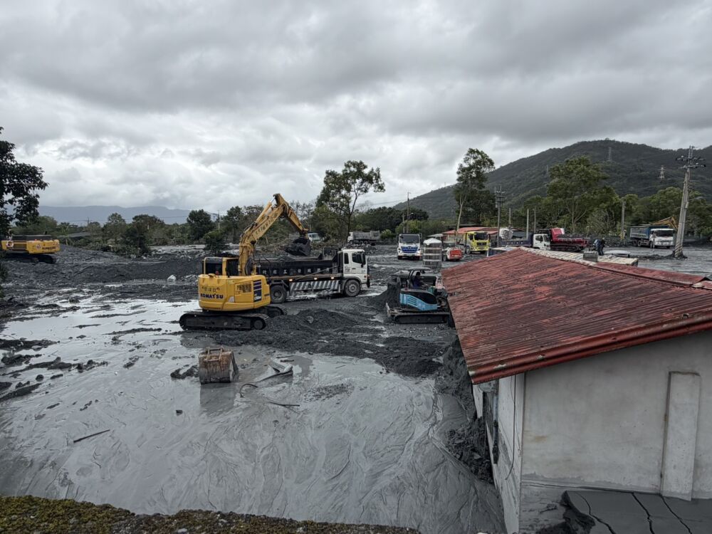 花蓮縣府今完成明利部落清淤　週邊產業道路全線開通 11