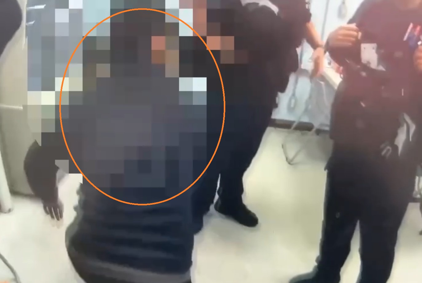 捷運站手扶梯疑被掀裙 24歲男涉偷拍送辦 捷運站手扶梯疑被掀裙 24歲男涉偷拍送辦