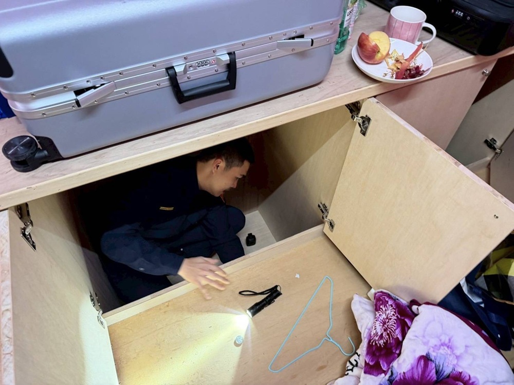 木櫃內藏密室 養生館暗藏春色警攻堅逮6人 木櫃內藏密室 養生館暗藏春色警攻堅逮6人