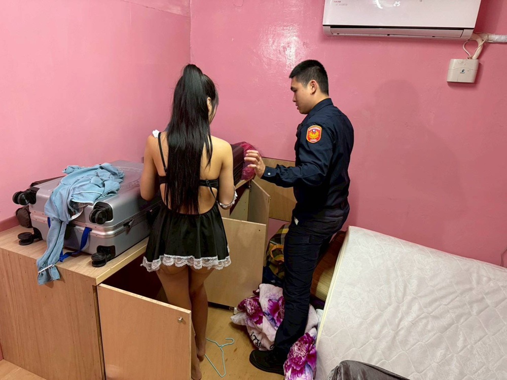 木櫃內藏密室 養生館暗藏春色警攻堅逮6人 5 cnews204251123a02