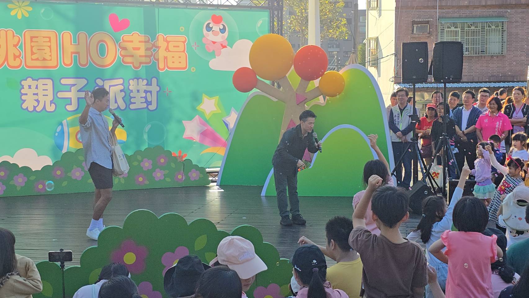 上千家庭齊聚桃園HO幸福派對 何志偉：從出生到上大學，國家陪你養 27