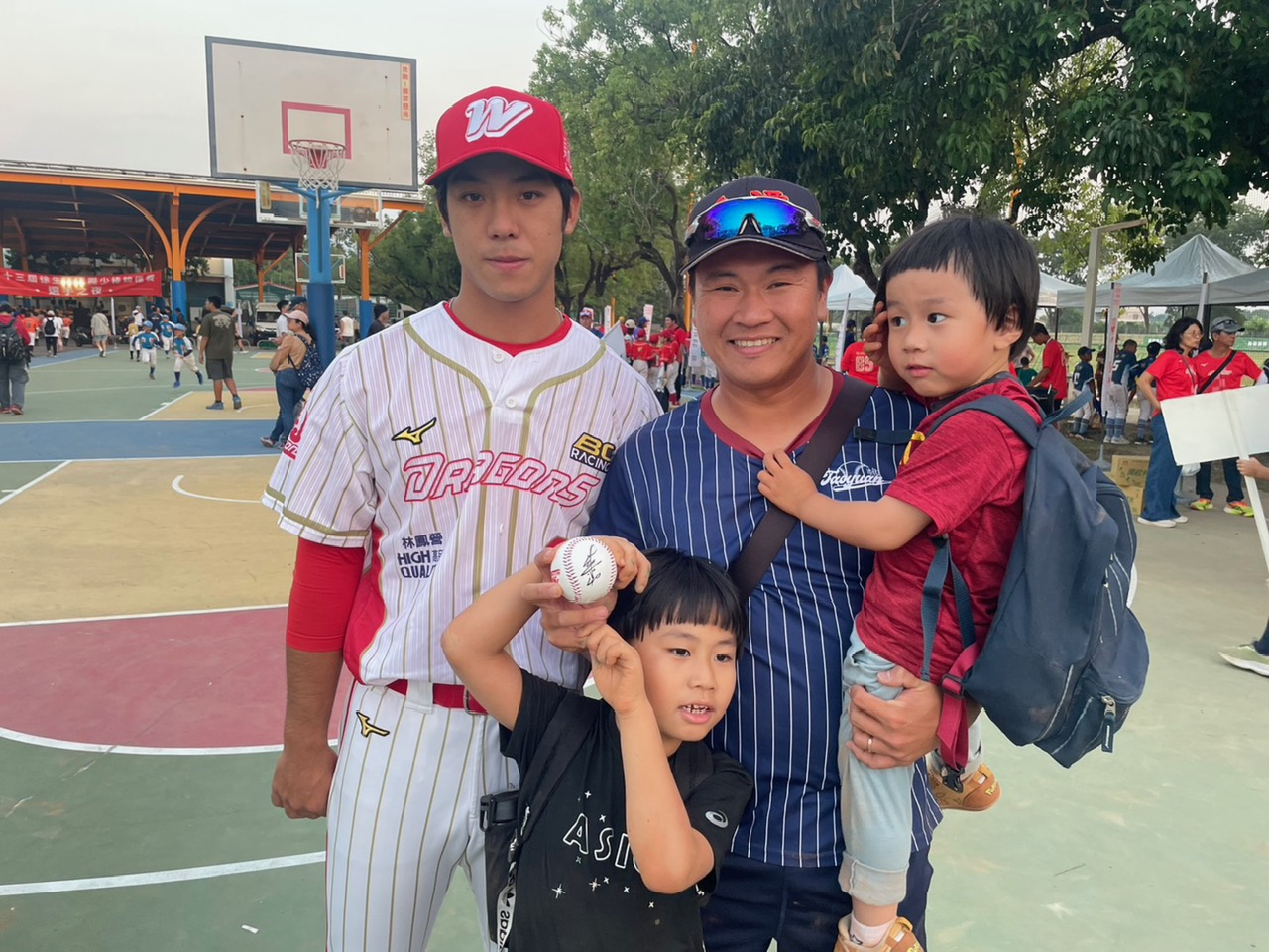 頂新和德文教基金會支持「徐生明盃」 小球員棒球與在地文化同場綻放 12 頂新和德文教基金會支持「徐生明盃」 小球員棒球與在地文化同場綻放 11