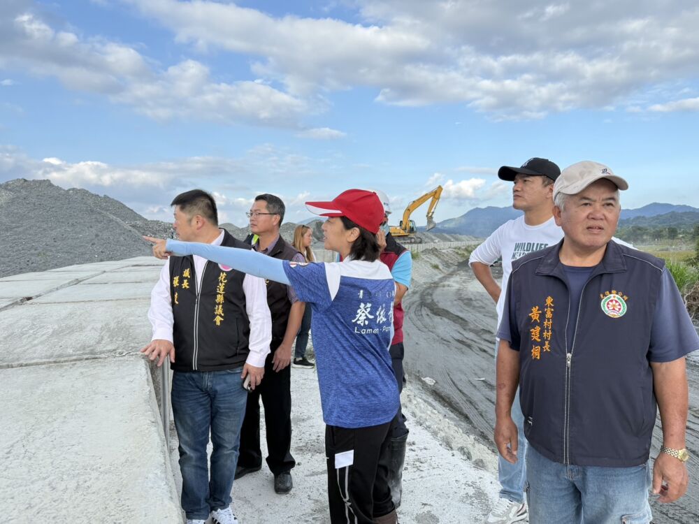 光復堰塞湖潰壩泥沙淤積4大野溪　張峻、蔡依靜會勘掌握現況盼速整治 3