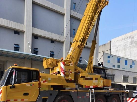 高雄海霸王施工意外　工人+推高機4樓同時墜落釀1死 13