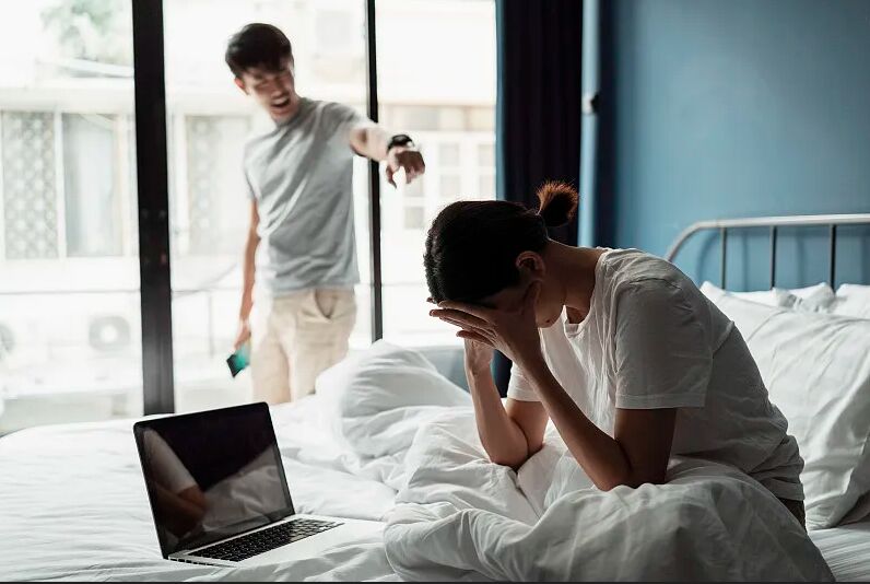 婚姻失和談離婚還未登記　人妻帶姦夫回家滾床被活逮 11