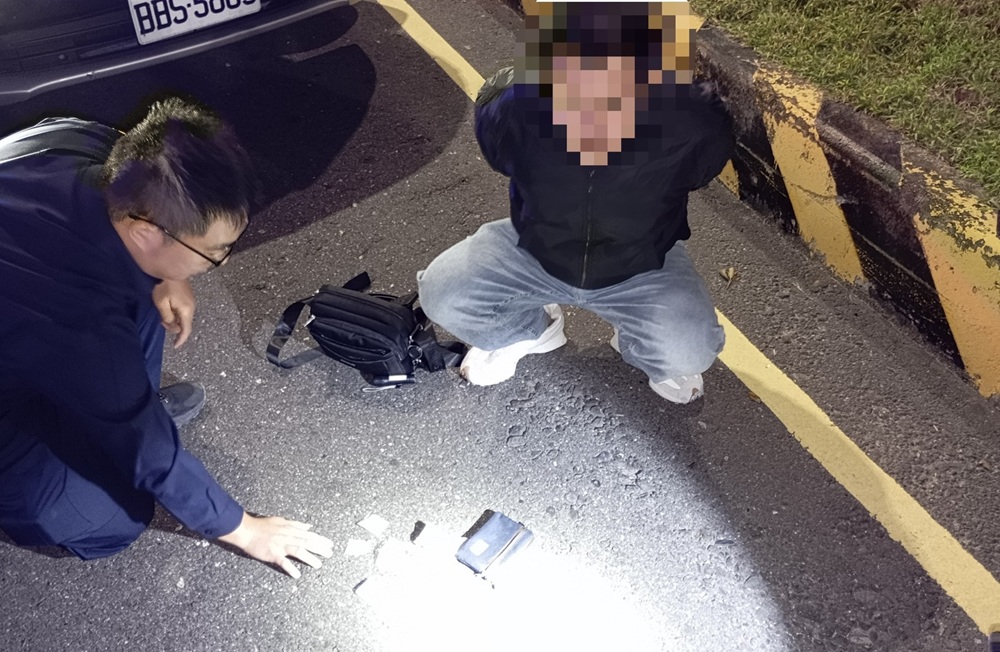 41歲男涉毒駕 小貨車載3人還有毒品通緝犯 41歲男涉毒駕 小貨車載3人還有毒品通緝犯