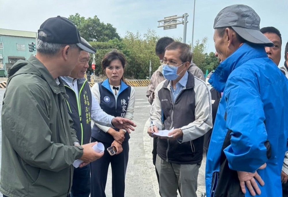 台61線違停亂象 陳家琪爭取2大對策淨空路肩保行安 台61線違停亂象 陳家琪爭取2大對策淨空路肩保行安