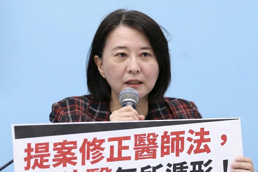 提案修正《醫師法》公布劣跡醫師資訊　王鴻薇：使狼醫不再「隱身」 25