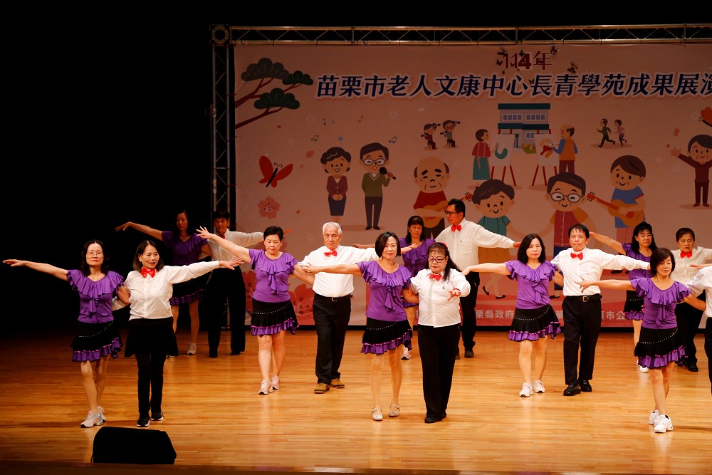 長青學苑400位長者齊聚一堂成果發表　余文忠讚：真正體現活到老、學到老 7