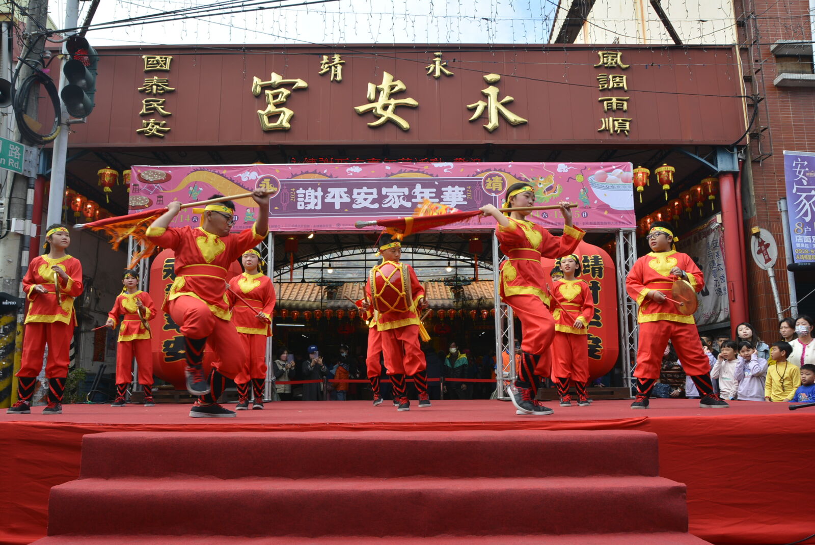 永靖謝平安家年華登場　千人搓湯圓熱鬧迎福、永安宮擲筊拿iPhone 17 7