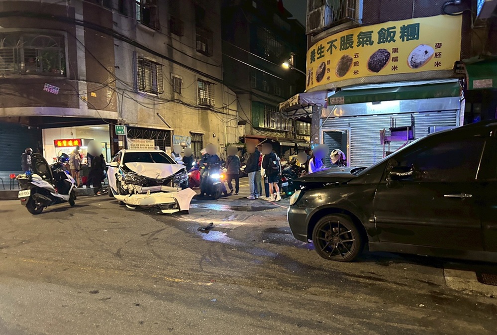 開車擦撞5輛汽機車 再逆向撞車唾液快篩涉毒駕