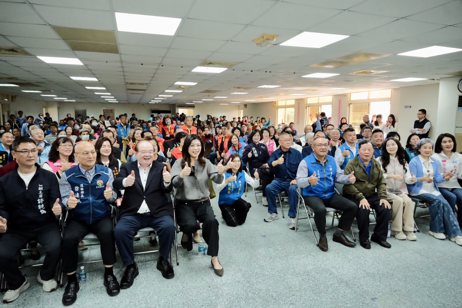 讚鍾東錦施政滿意成績最高 鄭麗文高喊要鄉親支持連任