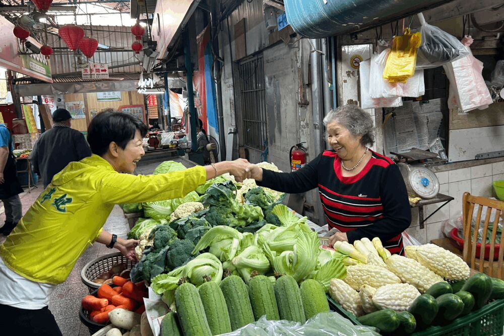 「行動力爆發」2天掃遍6大市場 陳亭妃:傾聽最真實的台南民意