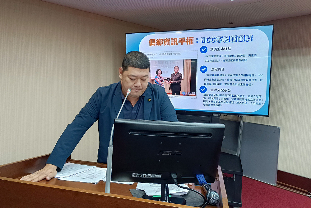 游顥籲速解南投數位落差 陳崇樹允諾額外挹注經費改善偏鄉 游顥籲速解南投數位落差 陳崇樹允諾額外挹注經費改善偏鄉